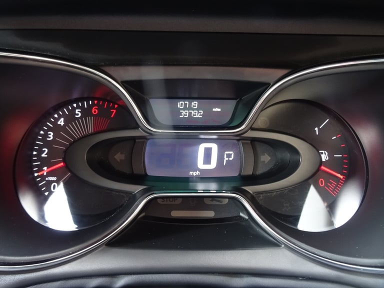 2016 Renault Captur 1.2 TCE Dynamique S Nav 5dr Automatic **LOW MILEAGE*ONLY 10000 MILES** HATCHB...