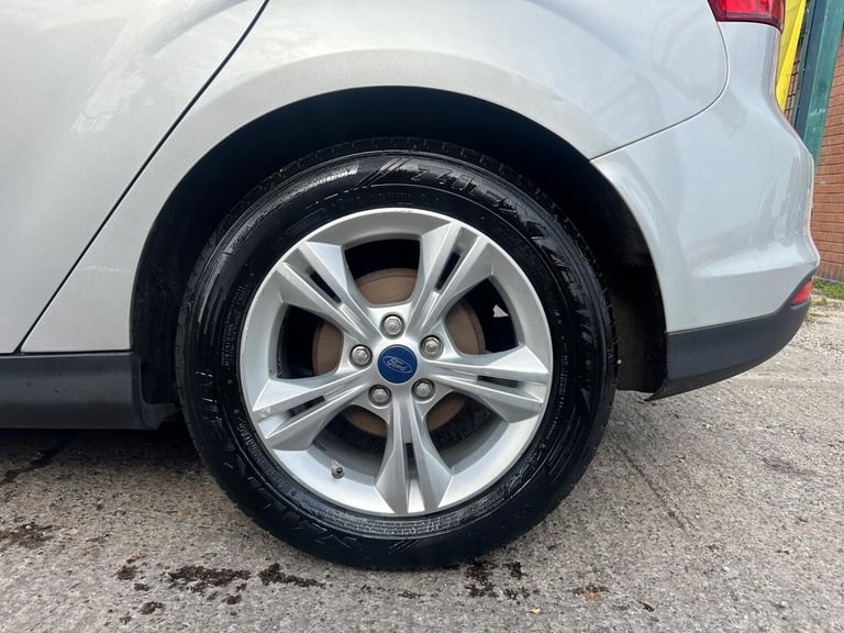2011 Ford Focus 1.6 TDCi Zetec Euro 5 (s/s) 5dr HATCHBACK Diesel Manual