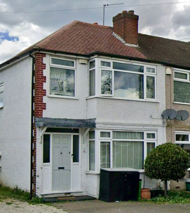 3 Bed End Terrace, Henley Avenue, SM3