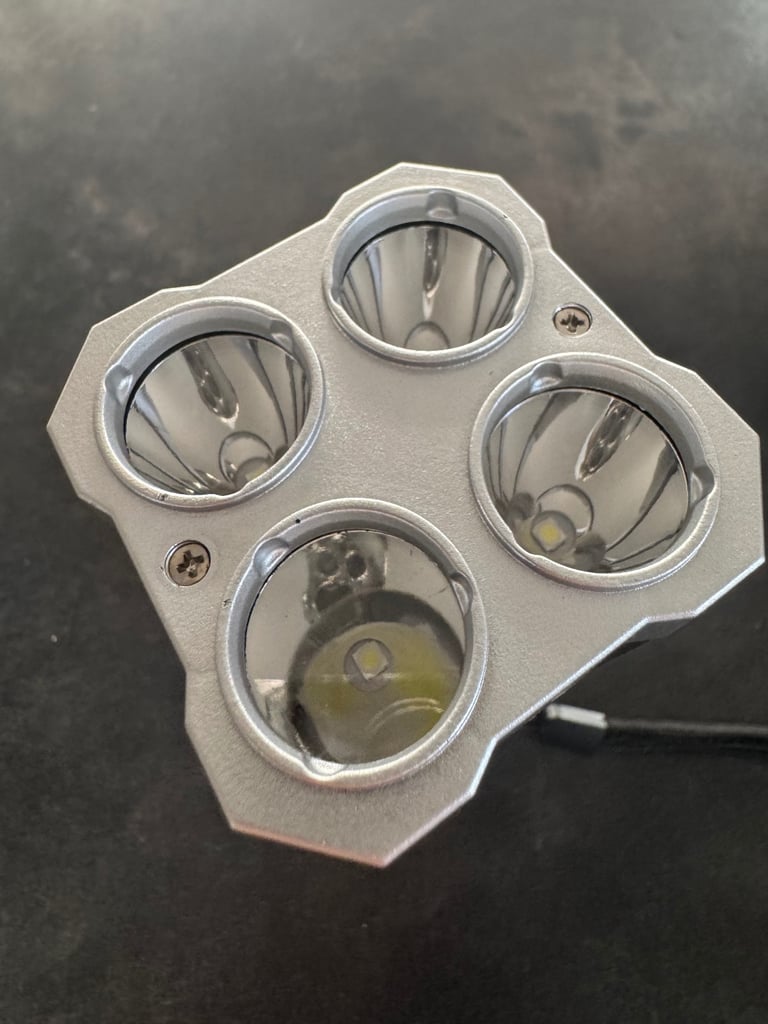 Rechargeable flash light with 4 modes