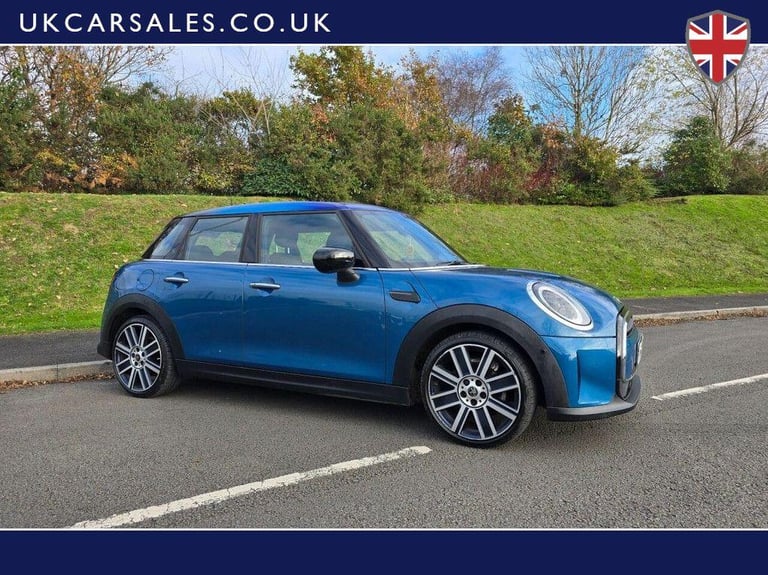 image for 2021 MINI Hatch 1.5 Cooper Exclusive Steptronic Euro 6 (s/s) 5dr HATCHBACK Petrol Automatic