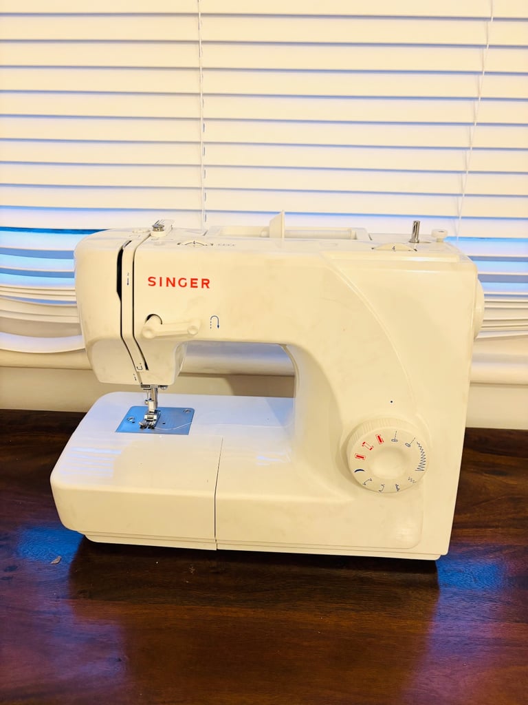 image for Singer Sewing Machine with dust cover