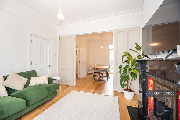 3 bedroom house in Medusa Road, London, SE6 (3 bed) (#2491106)