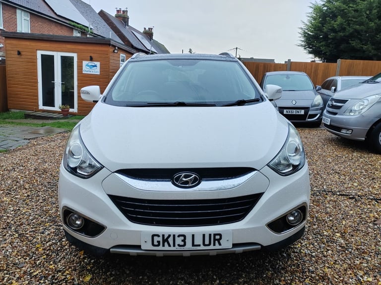Hyundai IX35 Premium 2.0CRDI 4X4 with AUTO GEARBOX, FULL SERVICE HISTORY