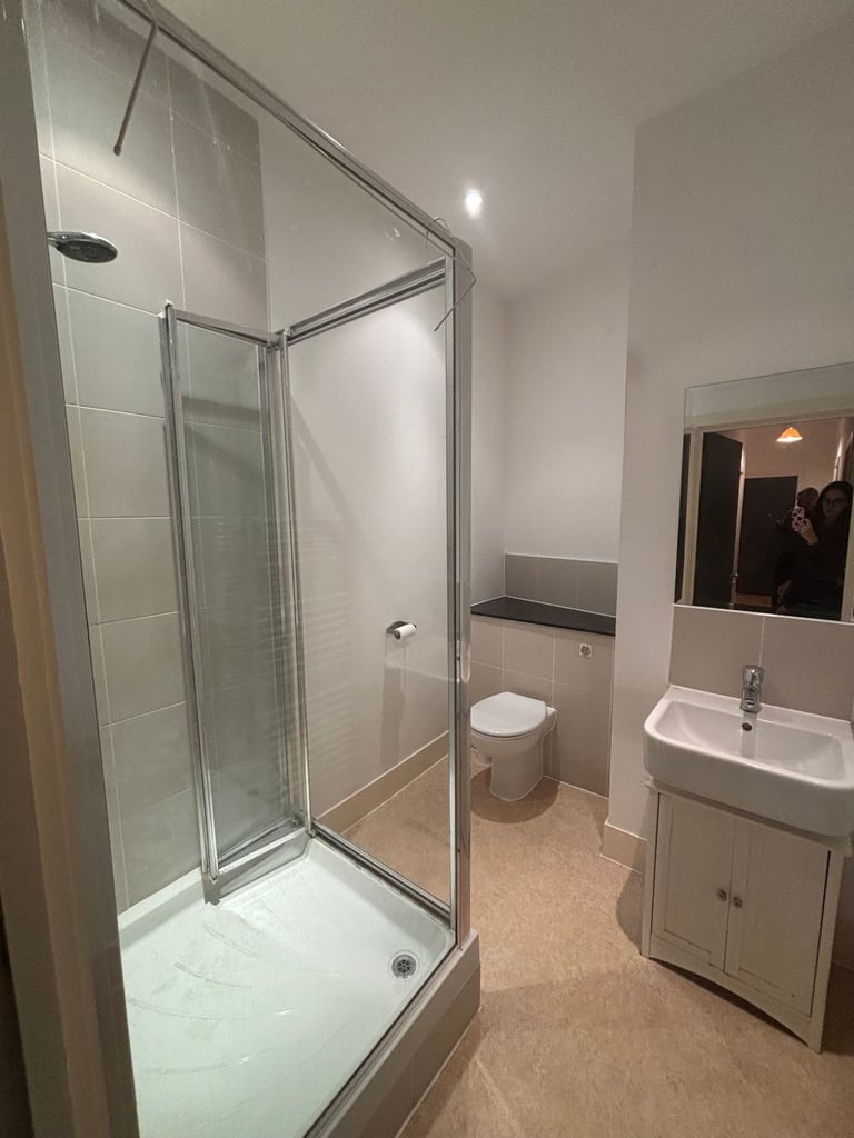 Beautiful Large 2 Bed / 2 Bath Flat with Balcony – Available Immediately!