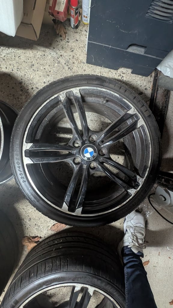 BMW 320 5 rims 4 tyres 2012 