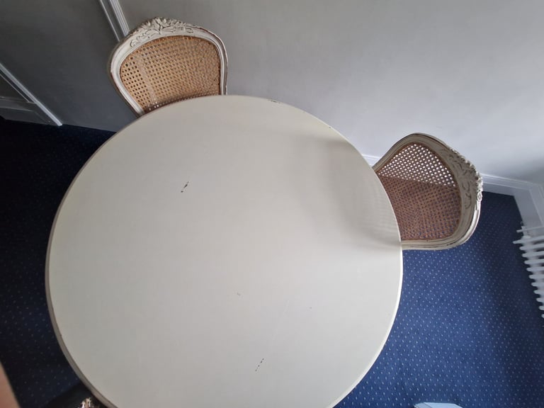 Round dining table with two chairs 