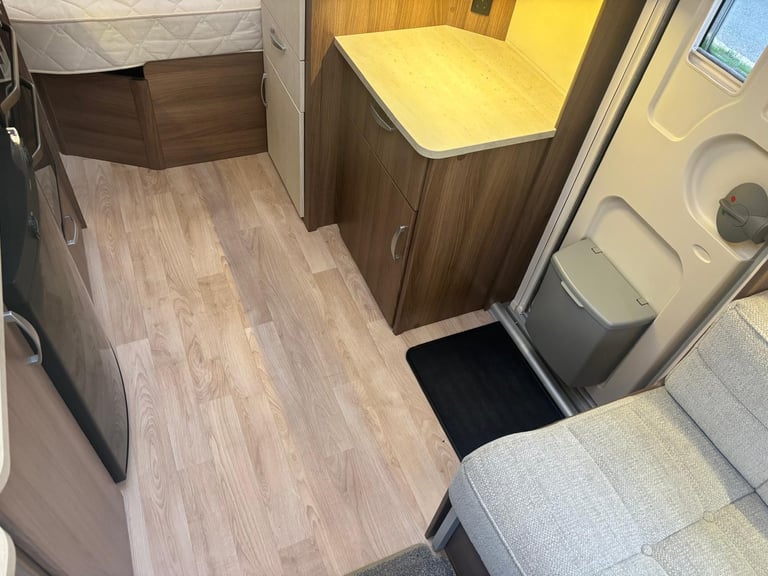 2019 VENUS 570-4, LIGHT WEIGHT FIXED BED, ONE OWNER, MOVER, ............NOW SOLD