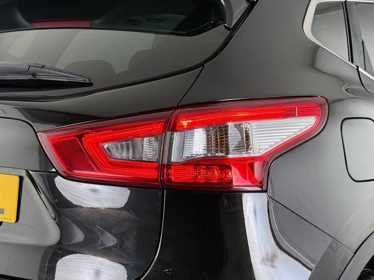 2016 Nissan Qashqai 1.2 DiG-T N-Connecta 5dr HATCHBACK PETROL Manual