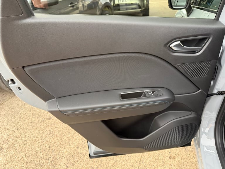 2025 Renault Captur 1.8 E-Tech Full Hybrid 160 Esprit Alpine 5dr Auto HATCHBACK PETROL/ELECTRIC A...
