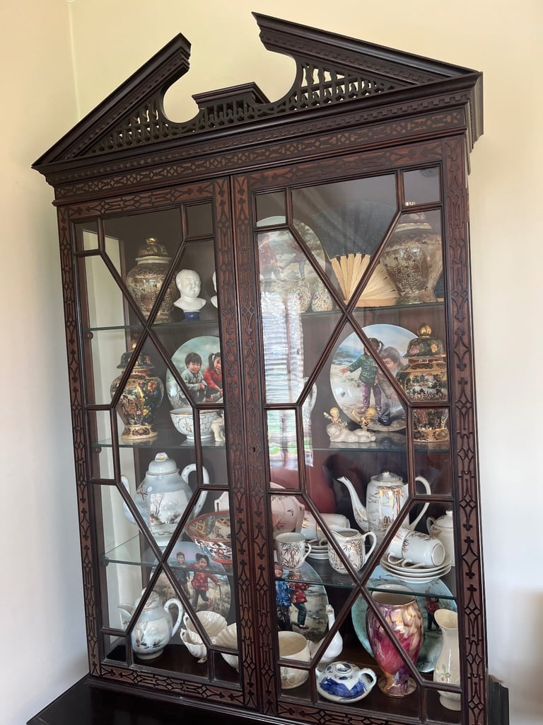 Antique Chinese design display unit glass shelves storage cabinet 
