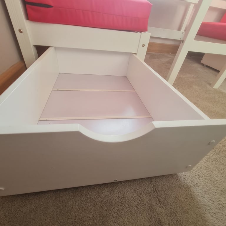 Noa & Nani High Sleeper Cabin Bed with Underseating Area and Storage Drawers, Very Good Condition 