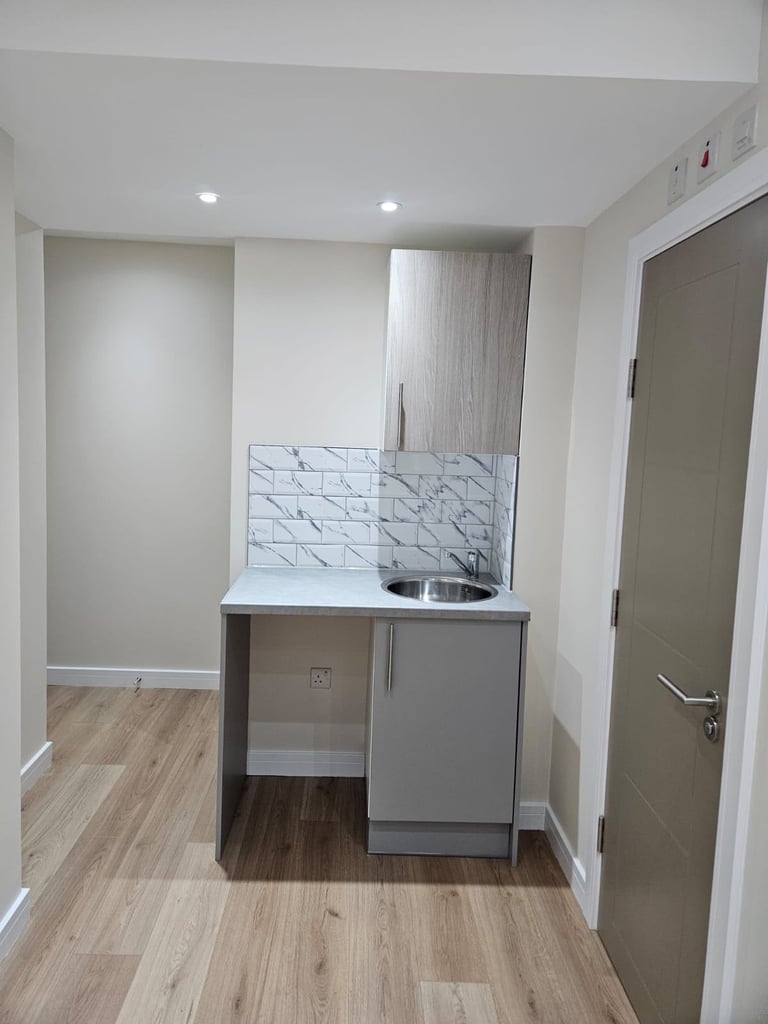 BEDSIT STUIDO PROPERTY QUARRY ROAD ME15