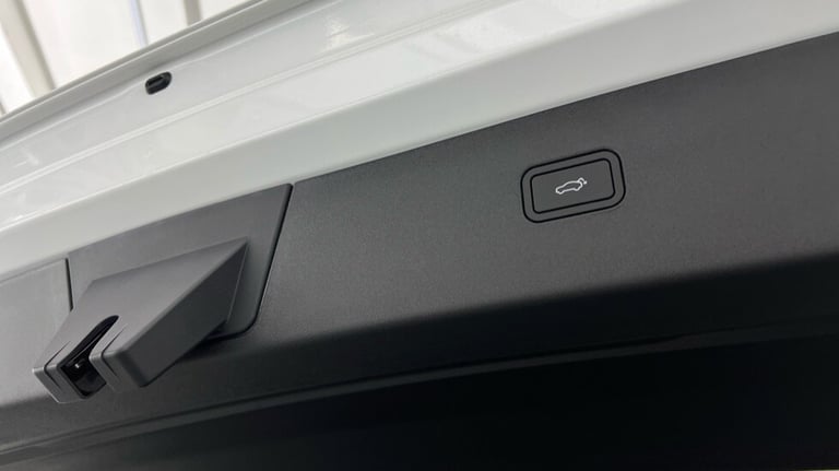 2025 Volvo EX30 Plus, Single Motor Extended Range, Electric Estate Electric Automatic