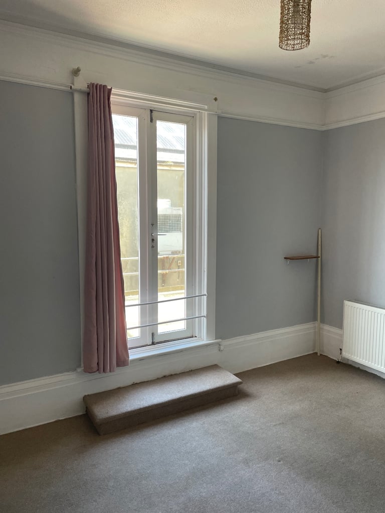 3 bedroom at hernebay sea front 