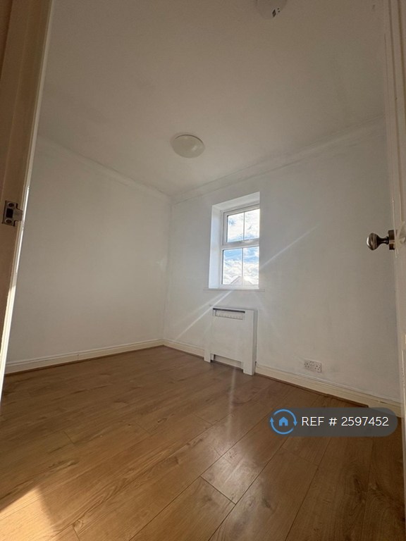 4 bedroom house in Boardman Road, Kettering, NN15 (4 bed) (#2597452)