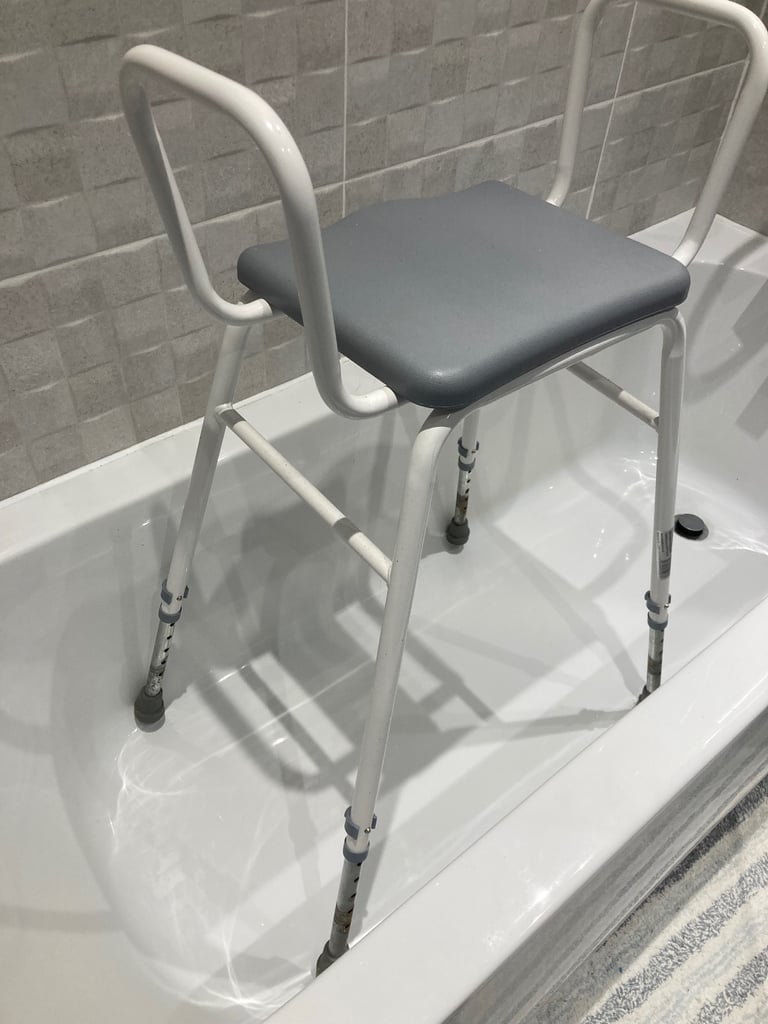 Mobility bath seat, adjustable height legs. Bargain £5