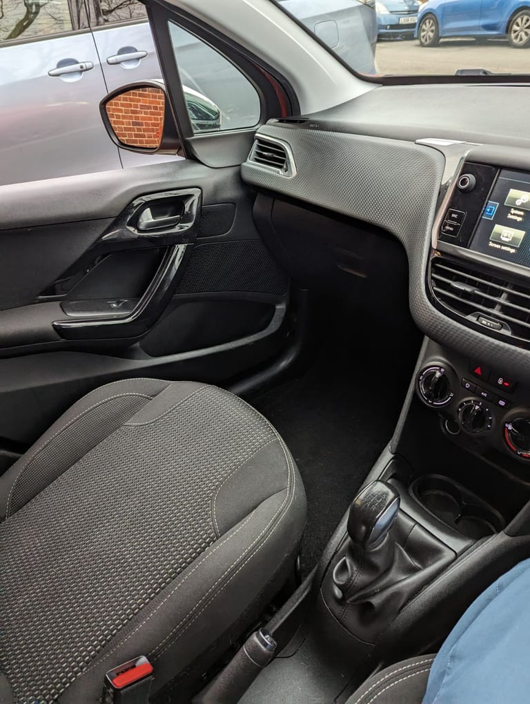 Peugeot, 208, Hatchback, 2015, Manual, 1199 (cc), 5 doors