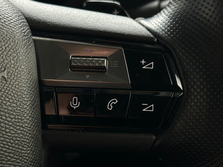 2023 DS Automobiles DS 4 1.6 E-TENSE 12.4kWh Performance Line + EAT8 Euro 6 (s/s) 5dr HATCHBACK P...