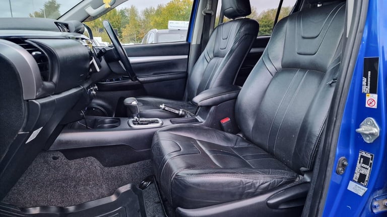 2017 Toyota Hilux 2.4 D-4D Invincible Auto 4WD Euro 6 4dr (TSS, 3.5t) PICK UP Diesel Automatic