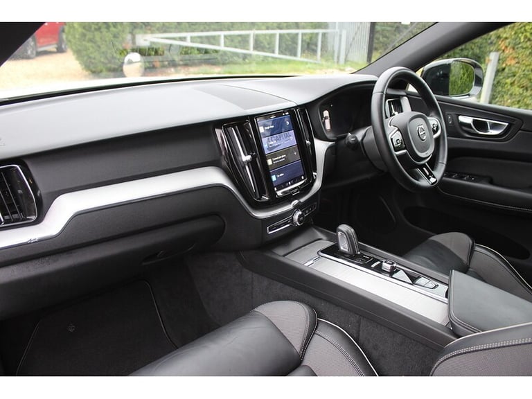 2022 Volvo XC60 B5 MHEV R-Design SUV HYBRID Automatic