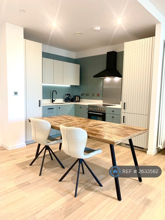 1 bedroom flat in Hollandbury House, London, TW8 (1 bed) (#2633562)