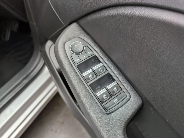 2022 Renault Clio 1.6 E-TECH Iconic Hatchback 5dr Petrol Hybrid Auto Euro 6 (s/s) (140 ps) NA HAT...