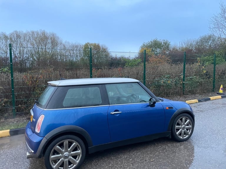 MINI COOPER 1.6 PETROL 06 REG BLUE 3 DOOR MOT JANUARY 26TH 2026 SERVICE HISTORY LOW INSURANCE