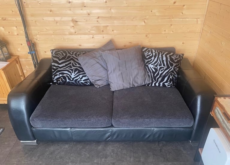 image for Three piece suit ,sofa, cuddle chair, arm chair 