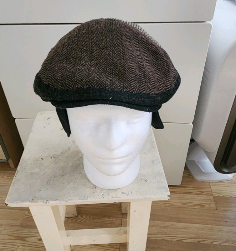 D&Y Flat Cap M-L various great patterns.