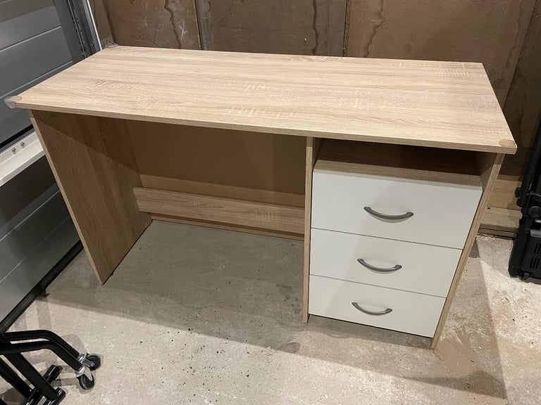 Office desk 