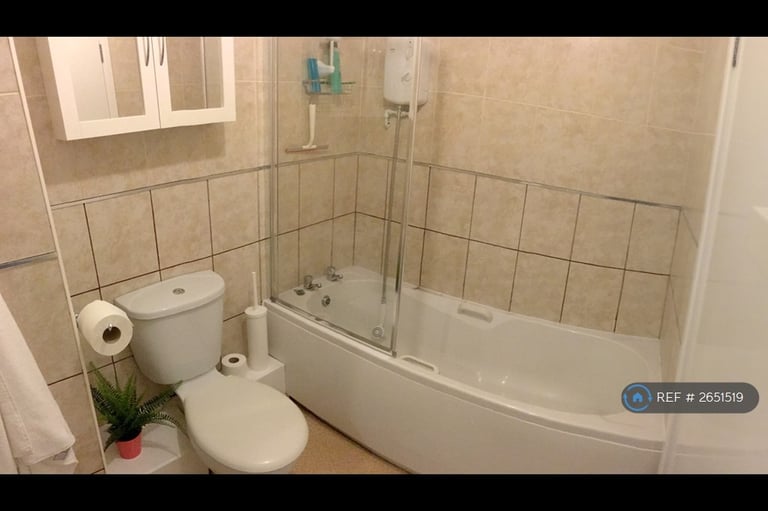 2 bedroom flat in Park Grange Croft, Sheffield, S2 (2 bed) (#2651519)