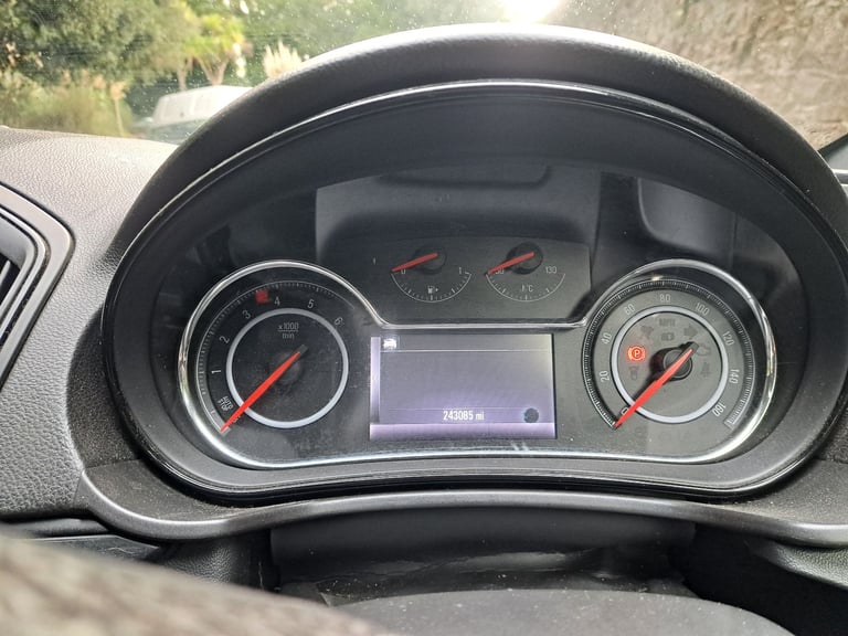 Vauxhall, INSIGNIA, Hatchback, 2013, Manual, 1956 (cc), 5 doors