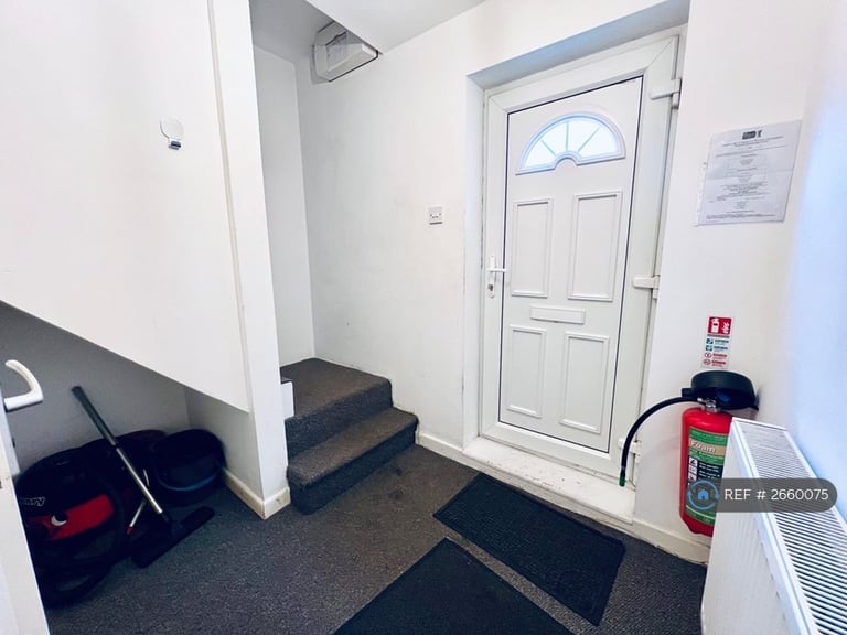 5 bedroom house in Oxford Street, Leamington Spa, CV32 (5 bed) (#2660075)