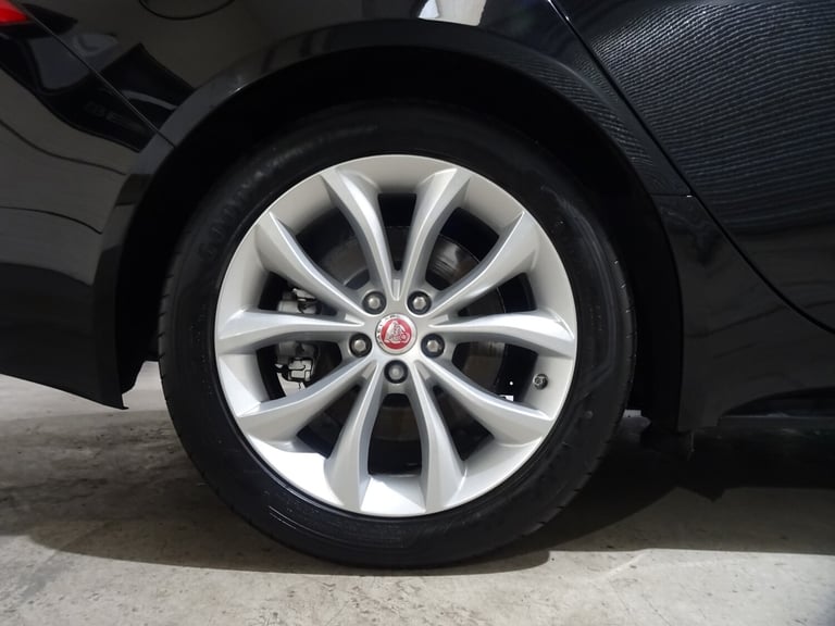 2015 Jaguar XF 2.0d [180] R-Sport 4dr Automatic **LOW MILEAGE*ONLY 15500 MILES FROM NEW** SALOON ...