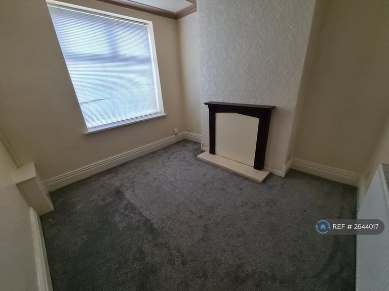 2 bedroom house in Rochdale Road, Royton, Oldham, OL2 (2 bed) (#2644017)
