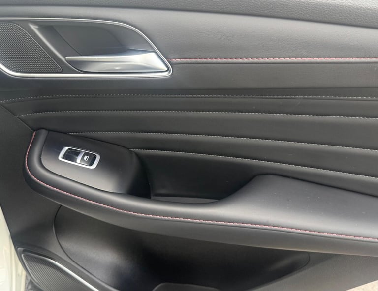 2022 MG MG HS 1.5 T-GDI 16.6kWh Exclusive Auto Euro 6 (s/s) 5dr ESTATE Petrol/Electric Hybrid Aut...