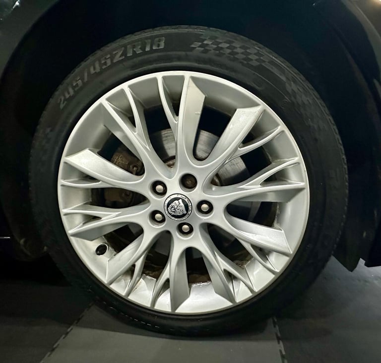 2012 Jaguar XF 2.2d Luxury 4dr Auto SALOON DIESEL Automatic