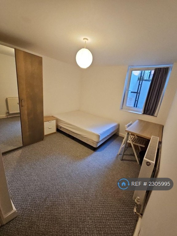 3 bedroom flat in St. Ronans Road, Southsea, PO4 (3 bed) (#2305995)