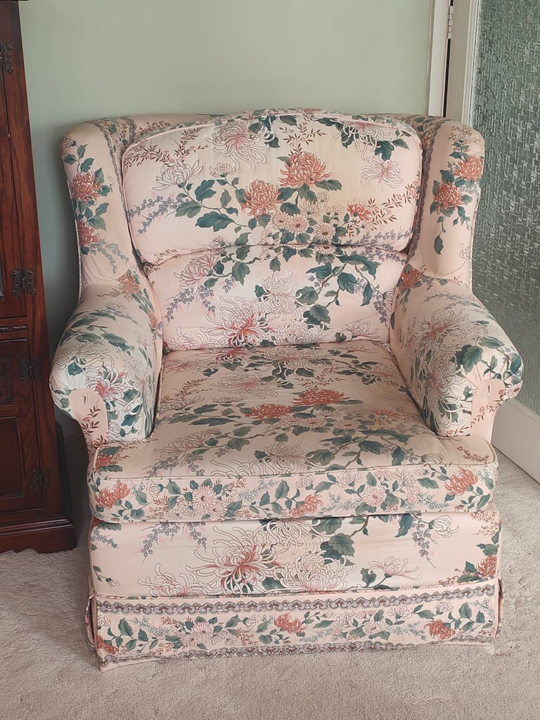Sofa and armchairs 