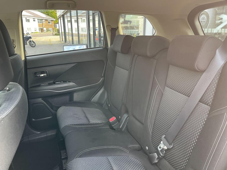 2020 Mitsubishi Outlander 2.4h TwinMotor 13.8kWh Verve CVT 4WD Euro 6 (s/s) 5dr ESTATE Petrol/Ele...