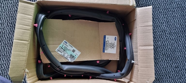New genuine mk6 transit door seal