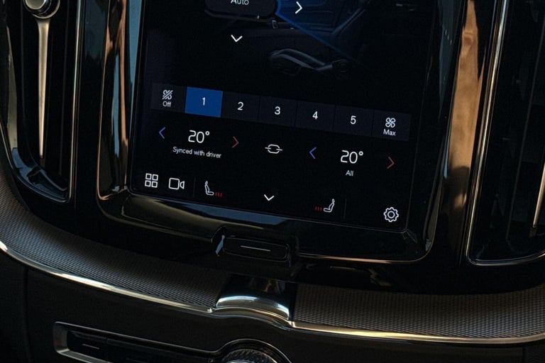 2022 Volvo XC60 2.0 B5 MHEV Core SUV 5dr Petrol Hybrid Auto AWD Euro 6 (s/s) (250 ps) ESTATE Petr...