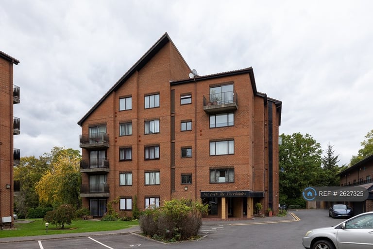 1 bedroom flat in The Brookdales, London, NW11 (1 bed) (#2627325)