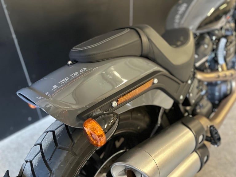 STUNNING ONE OWNER 2023/23 HARLEY-DAVIDSON FXFBS FAT BOB 114 MOTORCYCLE 