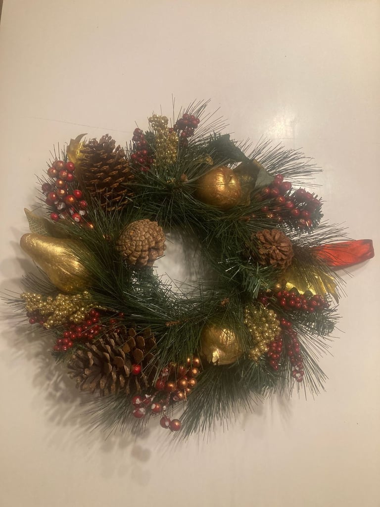 BEAUTIFUL CHRISTMAS WREATH