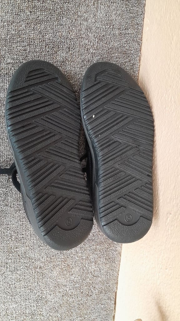 Black Safety Shoes – Size 5