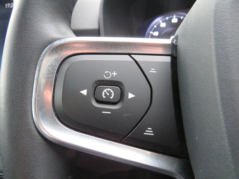 2020 Volvo XC40 2.0 D4 Inscription SUV 5dr Diesel Auto AWD Euro 6 (s/s) (190 ps) ESTATE Diesel Au...