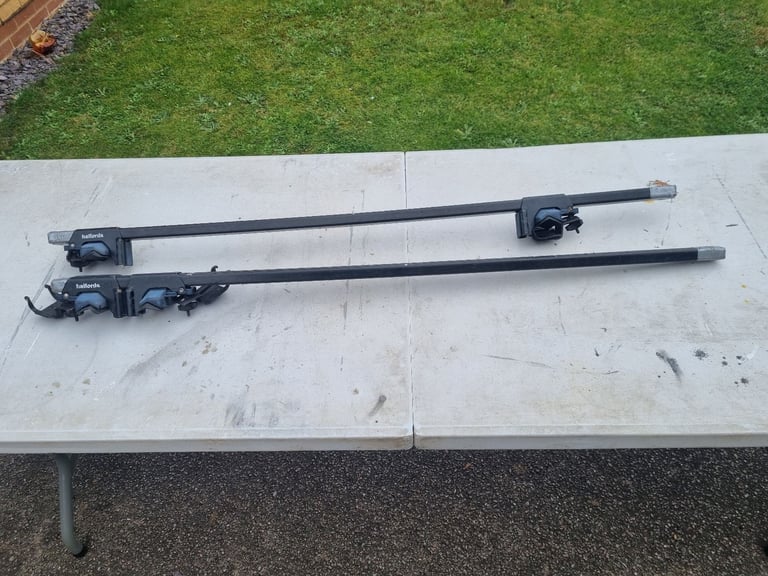 image for Pair of Halfords roof bars