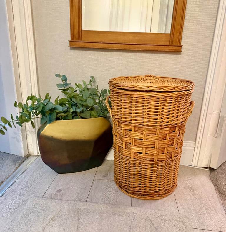 Wicker laundry basket with handles & lid